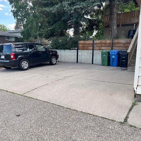 Cozy Basement Suite-溫馨小屋 Designated Parking YYC Exteriör bild