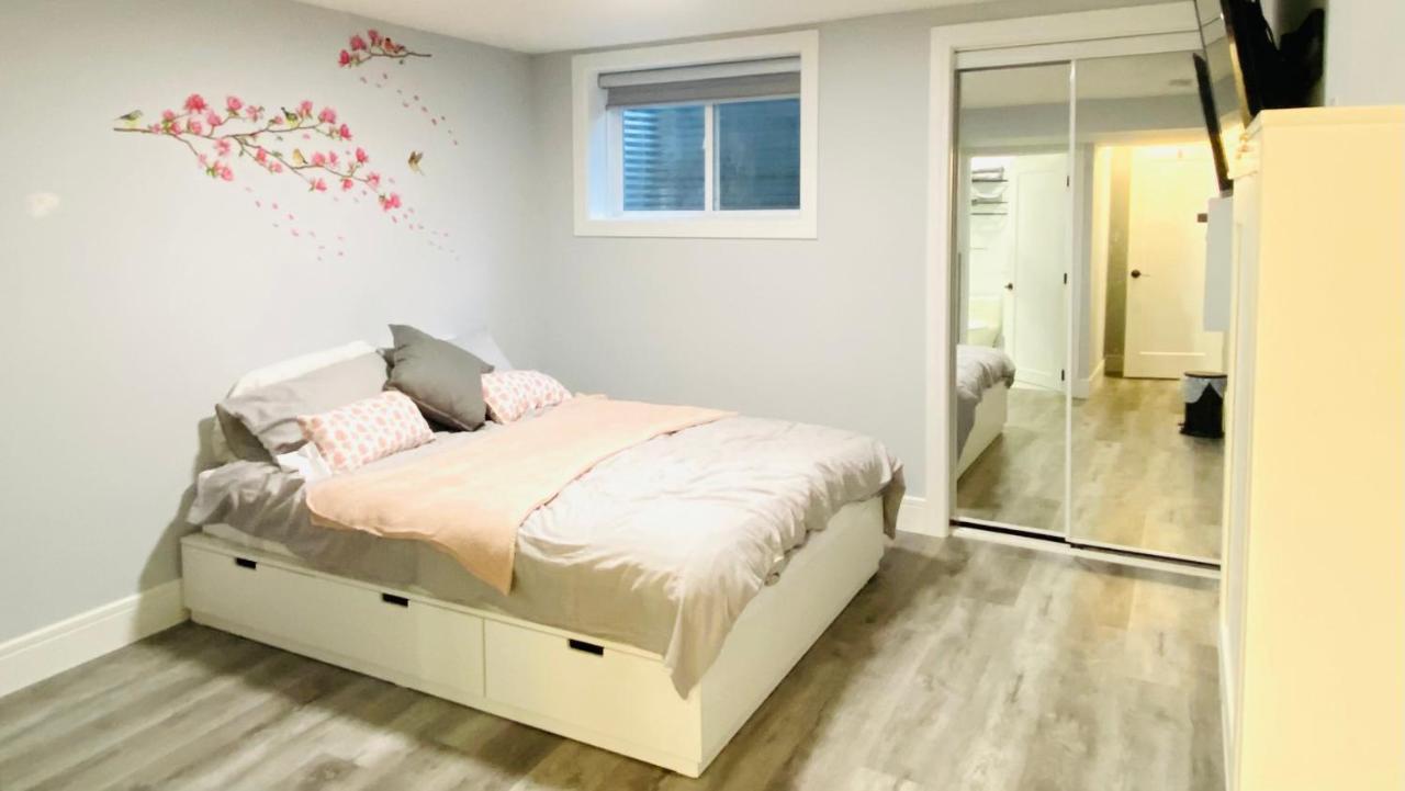 Cozy Basement Suite-溫馨小屋 Designated Parking YYC Exteriör bild