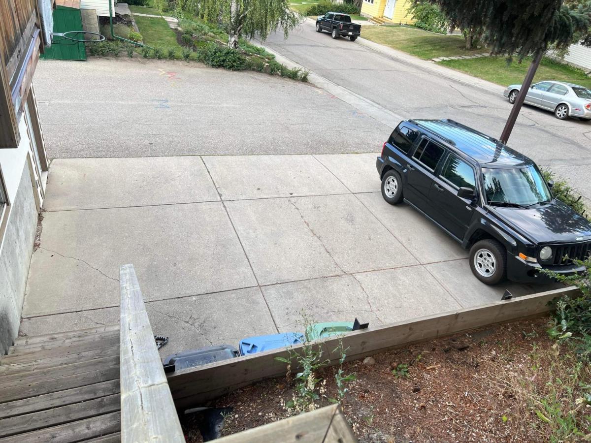 Cozy Basement Suite-溫馨小屋 Designated Parking YYC Exteriör bild